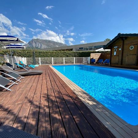 Hotel Le Neron - Logis Fontanil-Cornillon Экстерьер фото