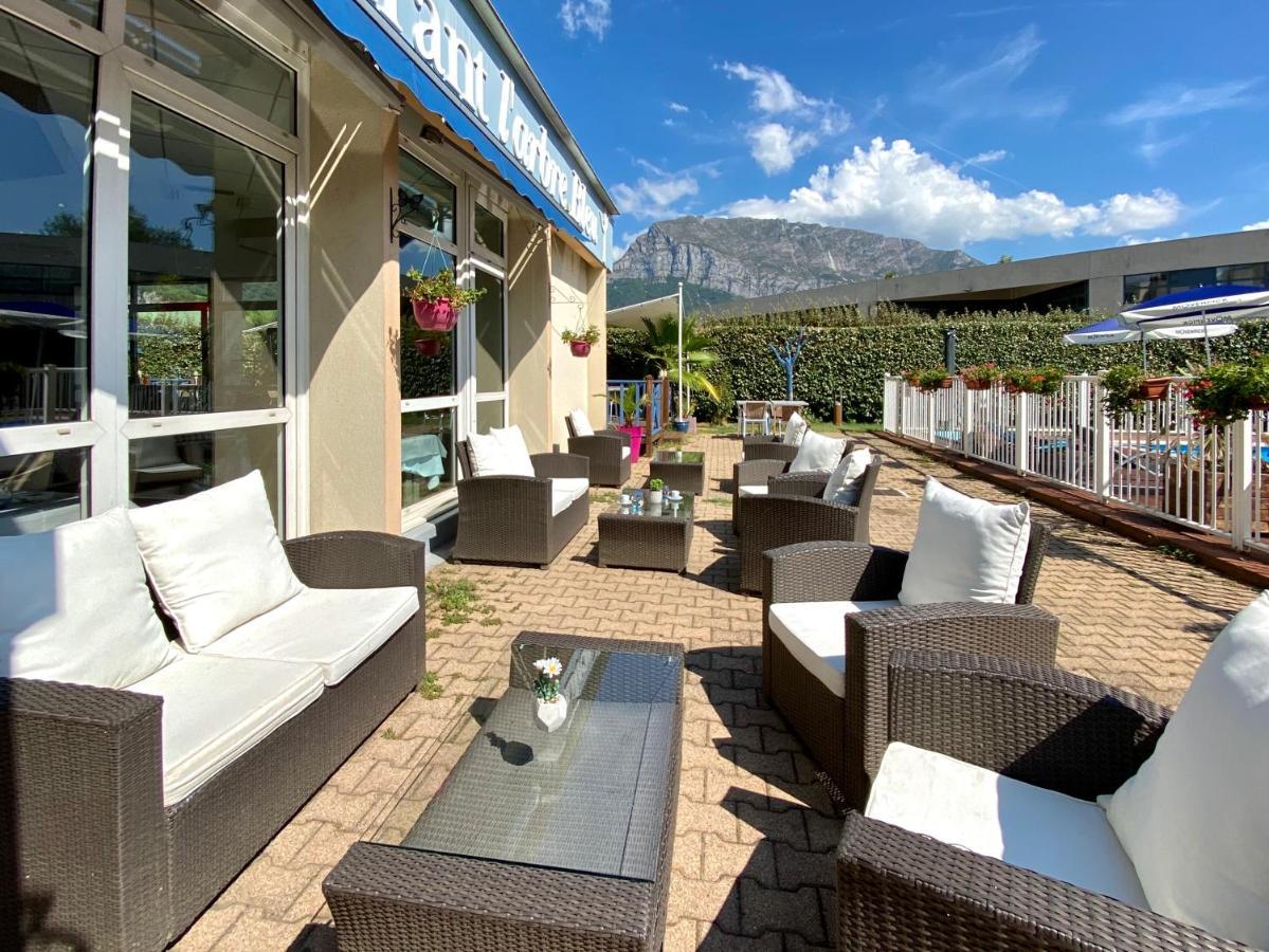 Hotel Le Neron - Logis Fontanil-Cornillon Экстерьер фото