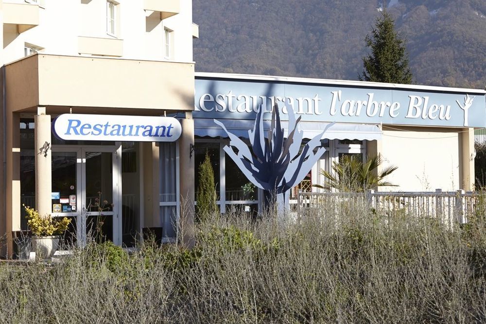 Hotel Le Neron - Logis Fontanil-Cornillon Экстерьер фото